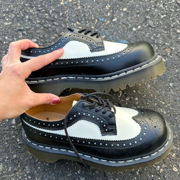 Dr. Martens 3989 Brogue Casual Shoe - Black / White